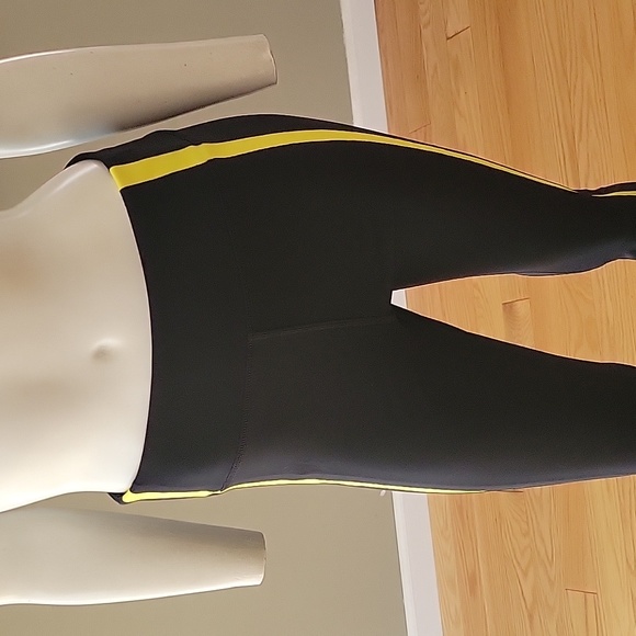 Zyia Active Black Neon Tape Luxe High-rise 7/8 Legging - Picture 2 of 11